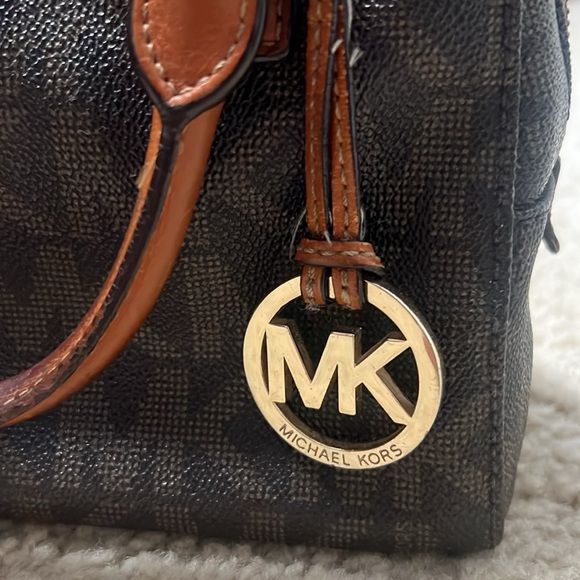 Micheal Kors handbag - Picture 2 of 5